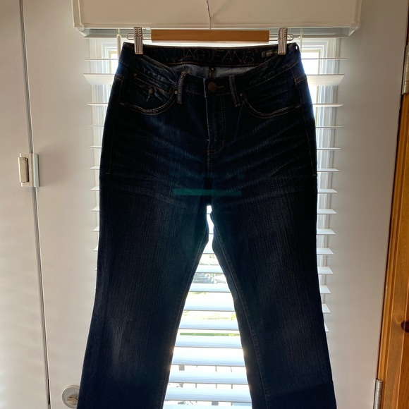 Women’s Jag Jeans Size 6. Lots of stretching. - Picture 4 of 4